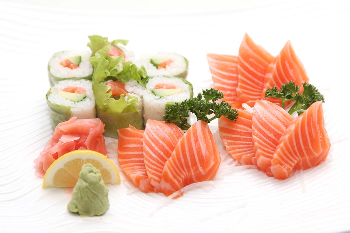 MU8.9 sashimi saumon, 8 maki printemps saumon avocat