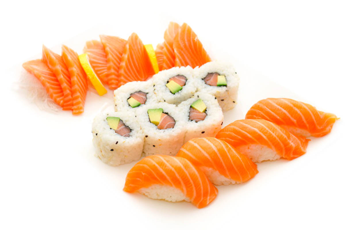 MU9.9 sashimi saumon, 4 sushi saumon, 8 california saumon avocat